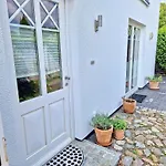 Im Kuenstlerhaus - Abc597 *